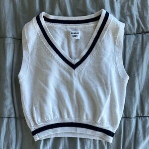 ARITZIA CROPPED CROPPED SWEATER VEST